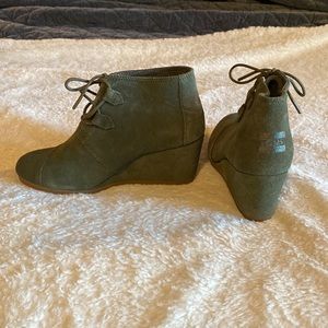 Toms Suede Wedge shoes